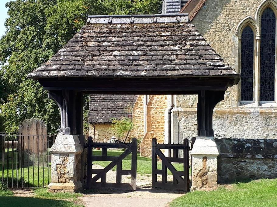 Rural Retreat Near Dorking Villa Exterior photo